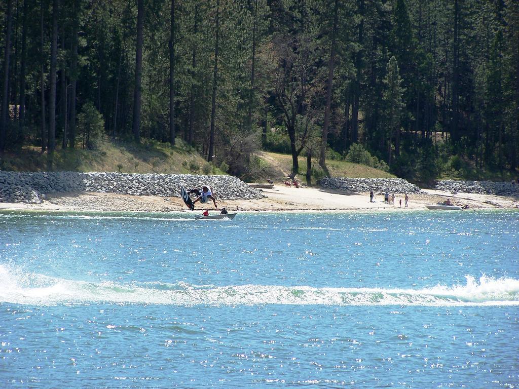 The Pines Resort & Conference Center Bass Lake Exterior photo
